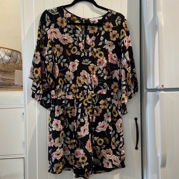 CUPCAKES & CASHMERE dressy flowy romper M - Picture 3 of 12